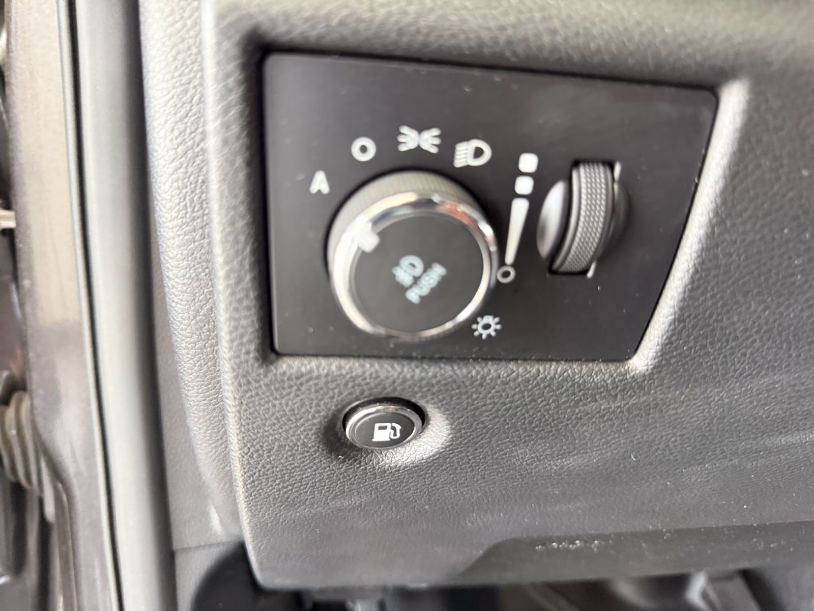 2019 Granite Crystal Metallic Clearcoat Jeep Grand Cherokee Laredo E 4X4 SUV
