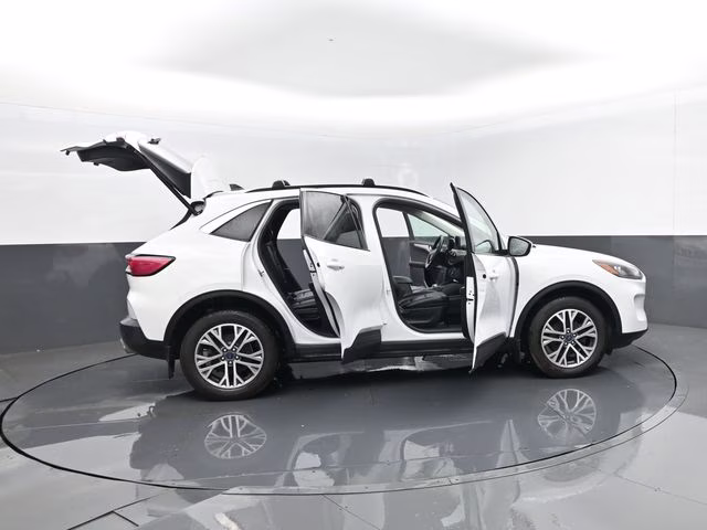 2022 White Ford Escape SEL AWD SUV