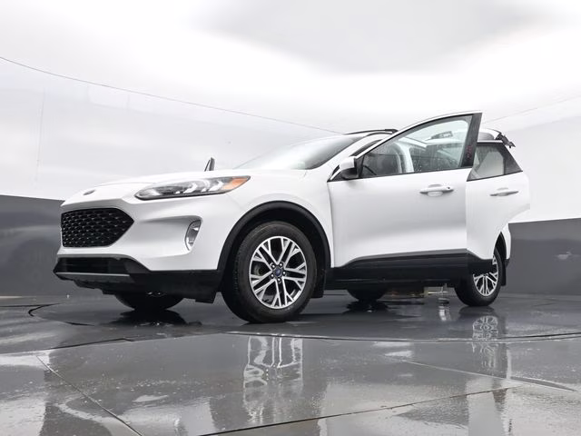 2022 White Ford Escape SEL AWD SUV
