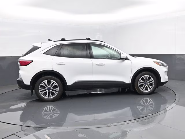 2022 White Ford Escape SEL AWD SUV
