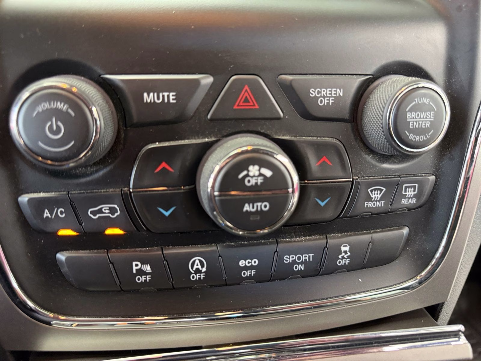 2019 Granite Crystal Metallic Clearcoat Jeep Grand Cherokee Laredo E 4X4 SUV