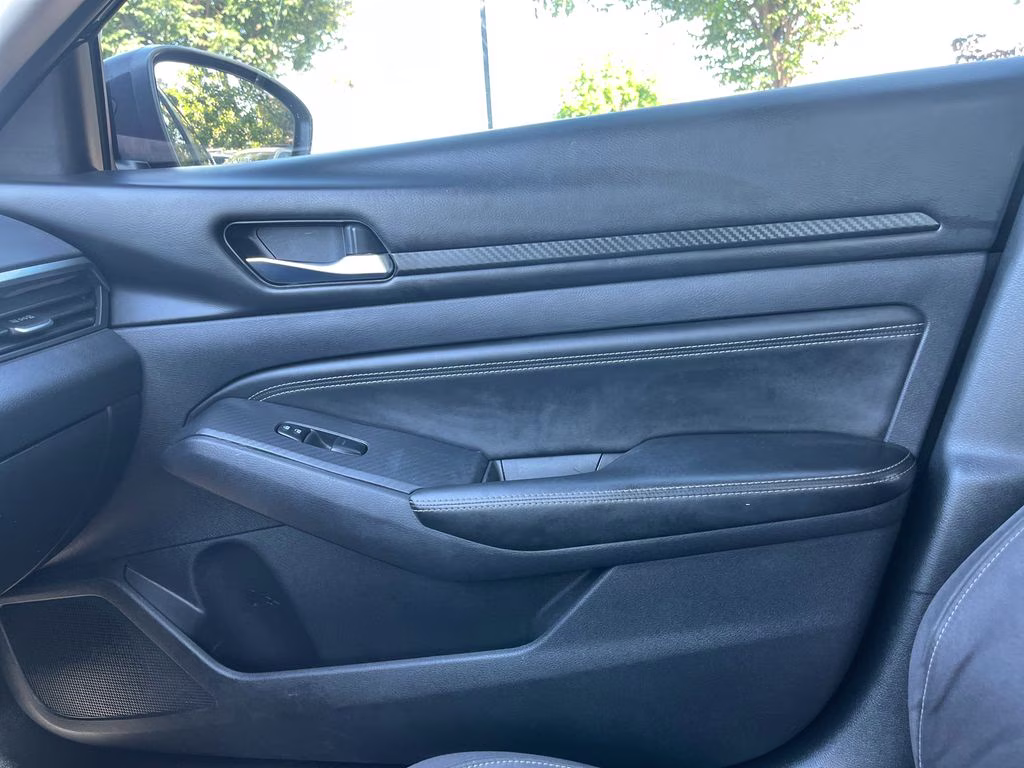 2020 Super Black Clearcoat Nissan Altima 2.5 S FWD Sedan