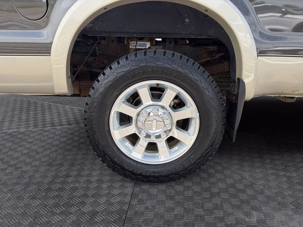 2008 Gray Ford Super Duty F-350 SRW Lariat 4X4 Truck