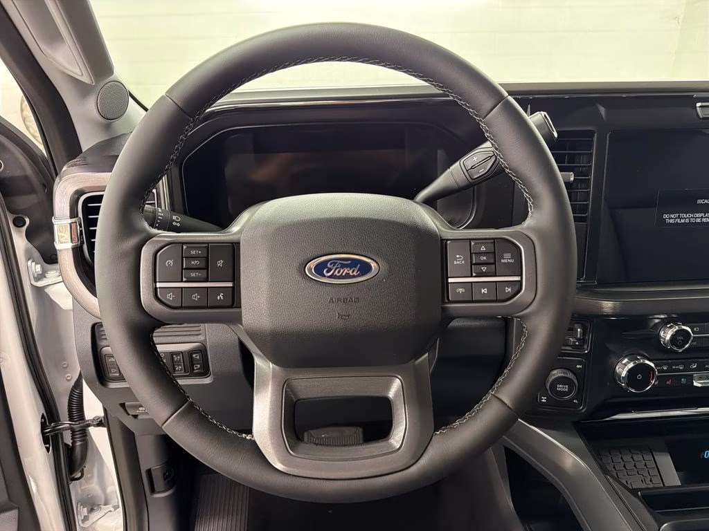 2026 White Ford Super Duty F-250 SRW Lariat 4X4 Truck