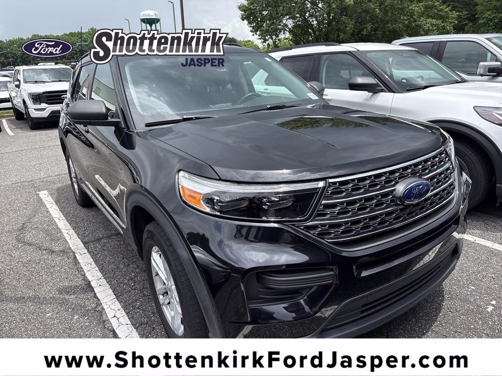 2022 Ford Explorer XLT RWD's photo