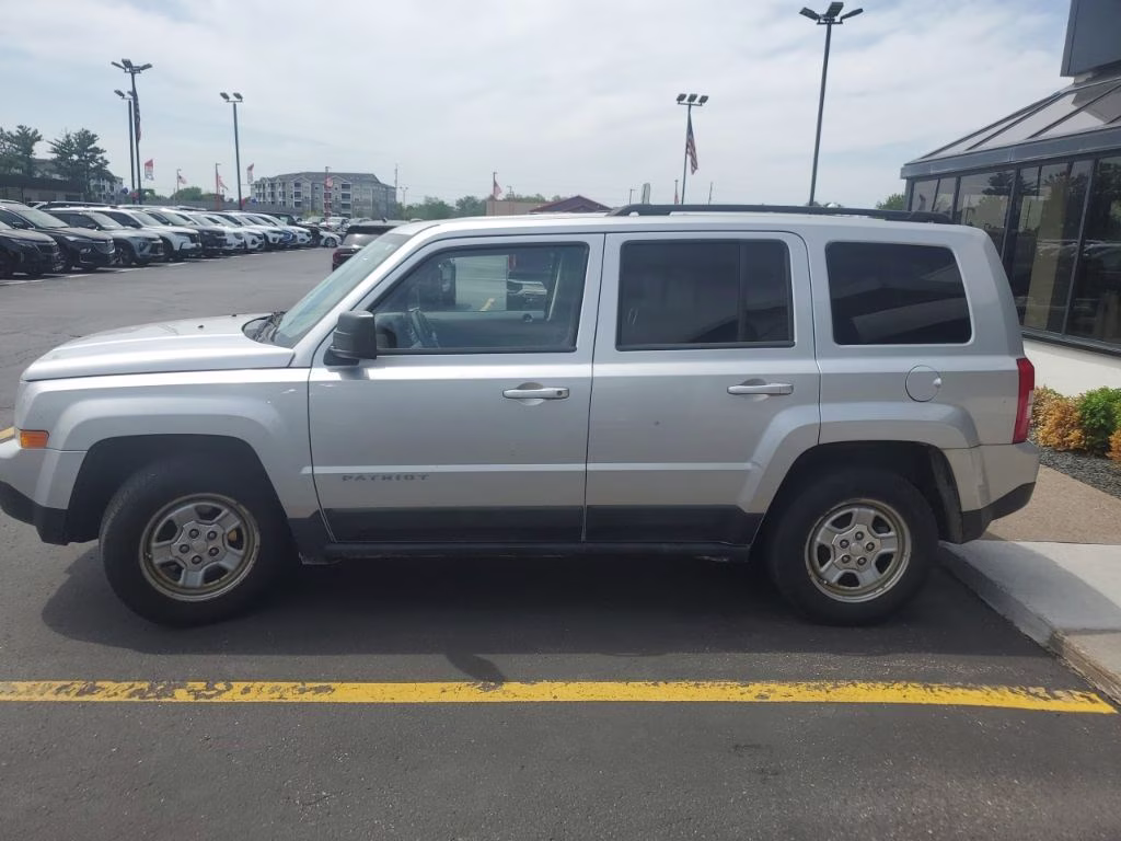 2011 Bright Silver Metallic Jeep Patriot Sport FWD SUV