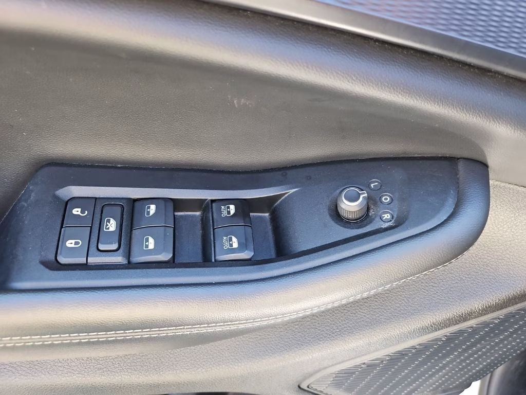 2024 Silver Zynith Jeep Grand Cherokee L Laredo 4X4 SUV