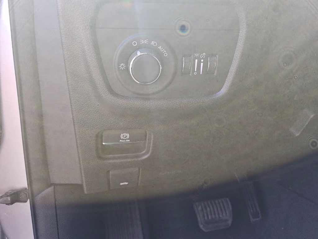 2024 Silver Zynith Jeep Grand Cherokee L Laredo 4X4 SUV