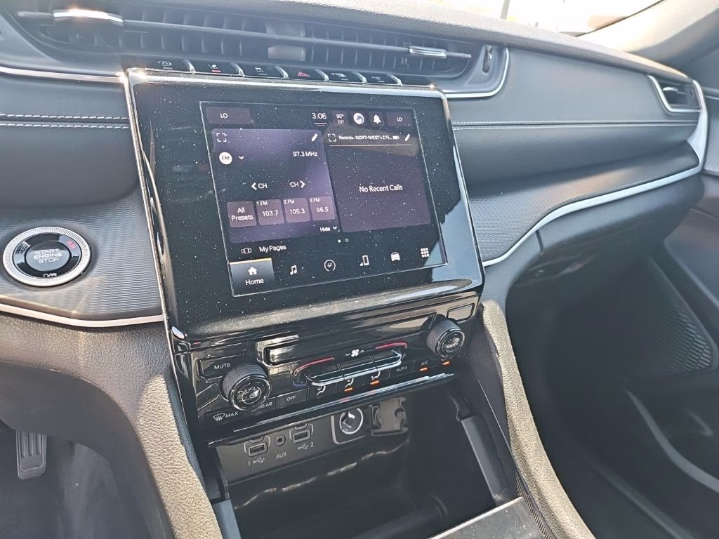 2024 Silver Zynith Jeep Grand Cherokee L Laredo 4X4 SUV