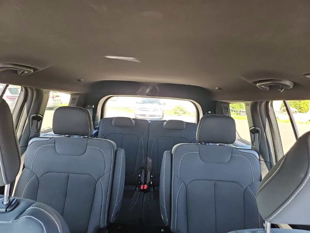 2024 Silver Zynith Jeep Grand Cherokee L Laredo 4X4 SUV