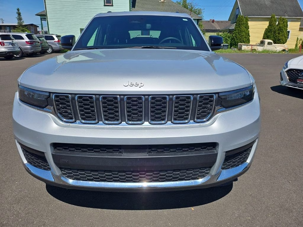 2024 Silver Zynith Jeep Grand Cherokee L Laredo 4X4 SUV