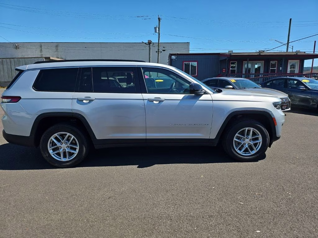 2024 Silver Zynith Jeep Grand Cherokee L Laredo 4X4 SUV