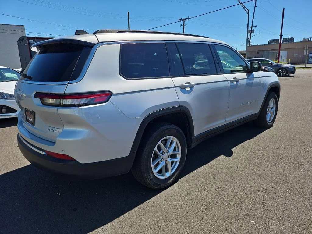 2024 Silver Zynith Jeep Grand Cherokee L Laredo 4X4 SUV