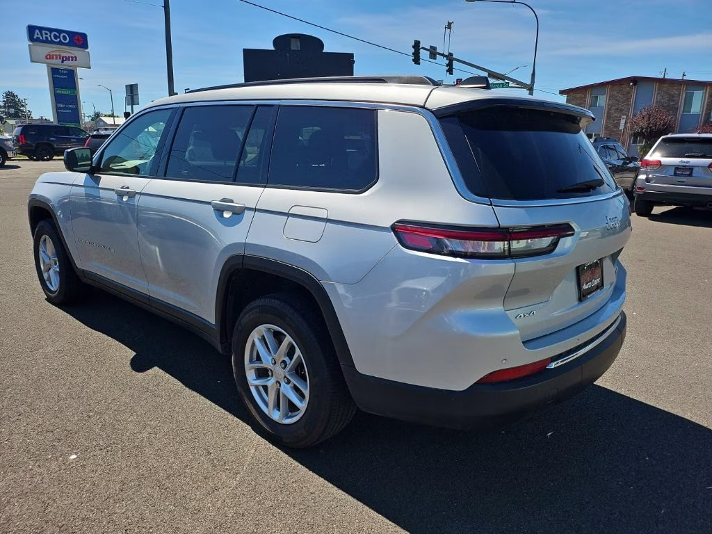2024 Silver Zynith Jeep Grand Cherokee L Laredo 4X4 SUV