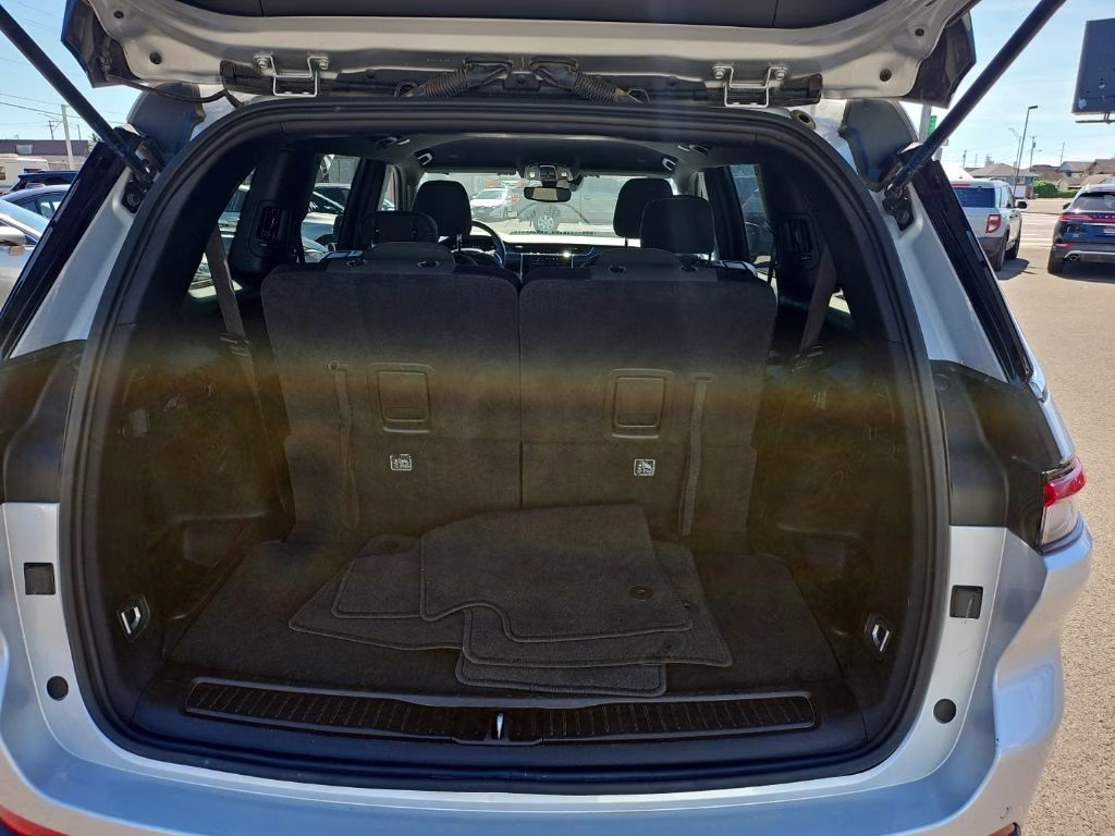 2024 Silver Zynith Jeep Grand Cherokee L Laredo 4X4 SUV
