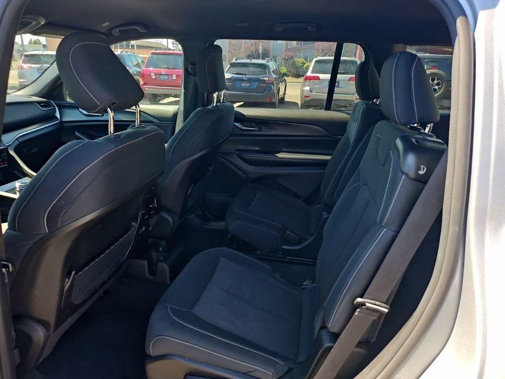 2024 Silver Zynith Jeep Grand Cherokee L Laredo 4X4 SUV