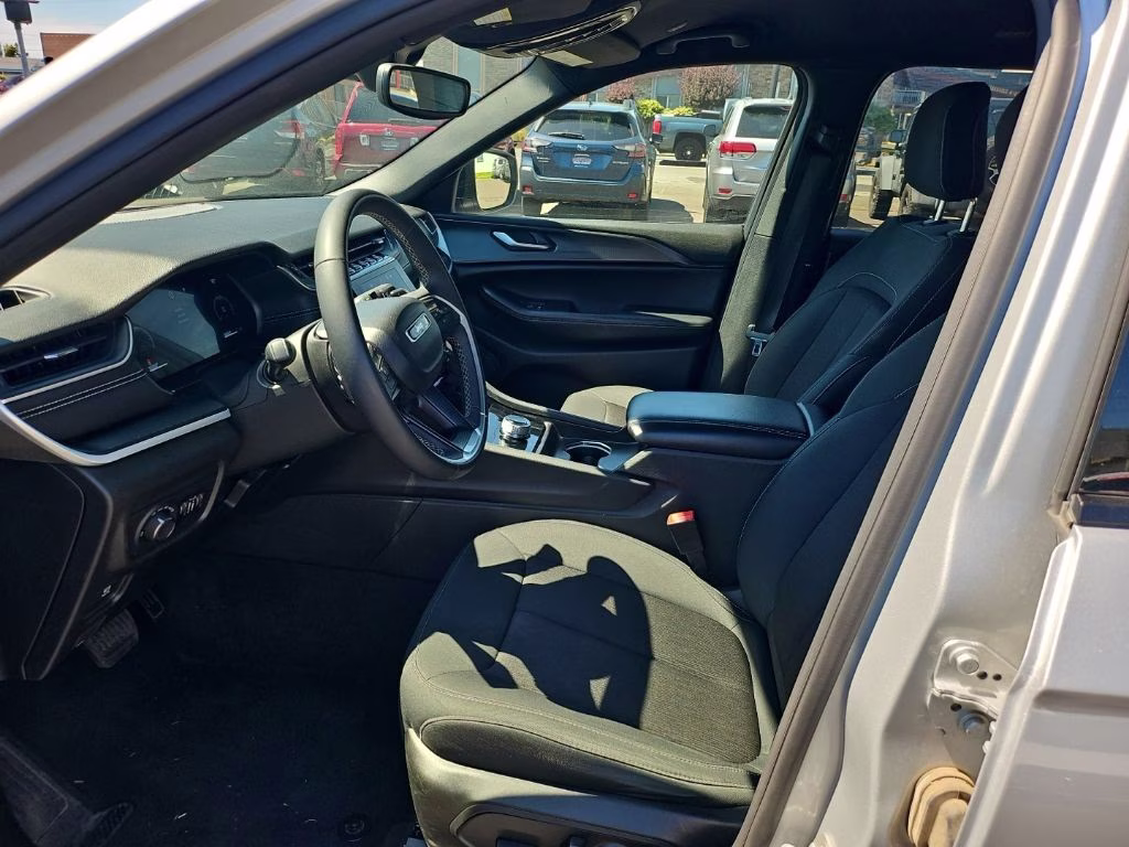 2024 Silver Zynith Jeep Grand Cherokee L Laredo 4X4 SUV