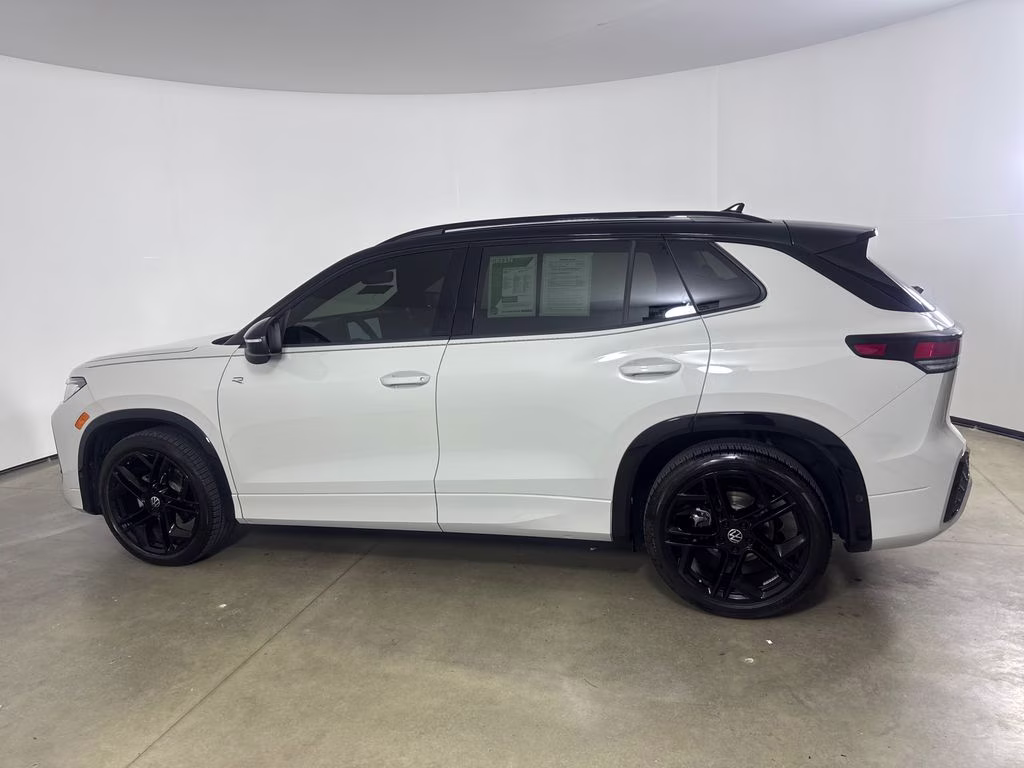 2026 Beige Volkswagen Tiguan 2.0T SE R-Line Black FWD SUV