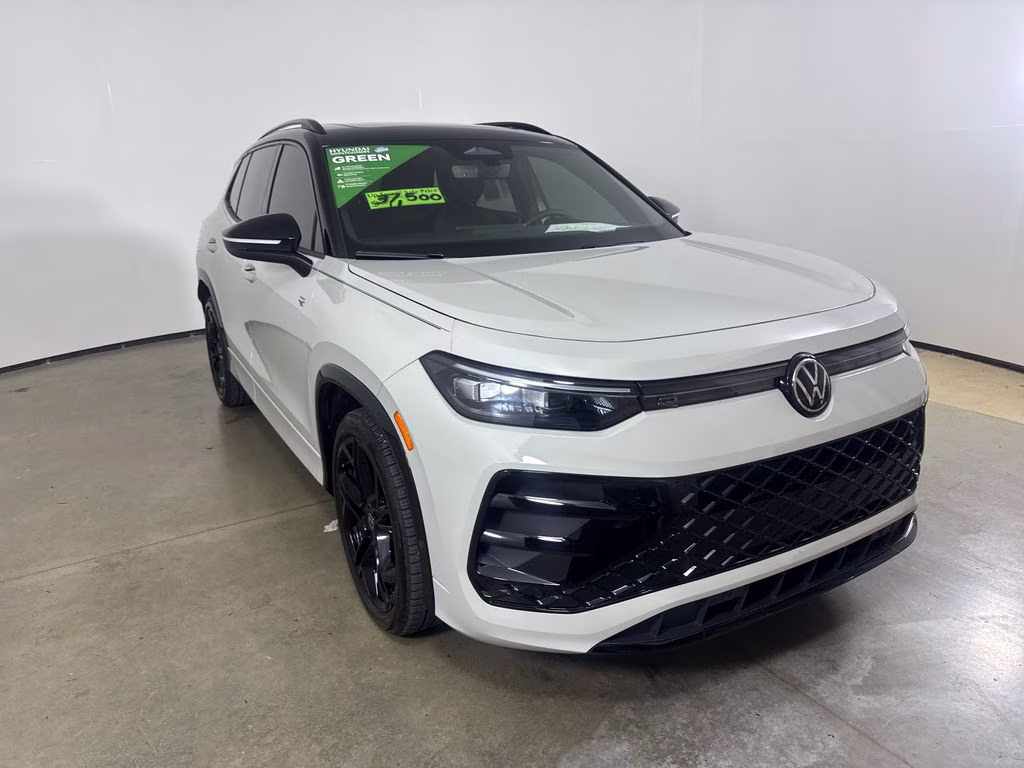 2026 Beige Volkswagen Tiguan 2.0T SE R-Line Black FWD SUV
