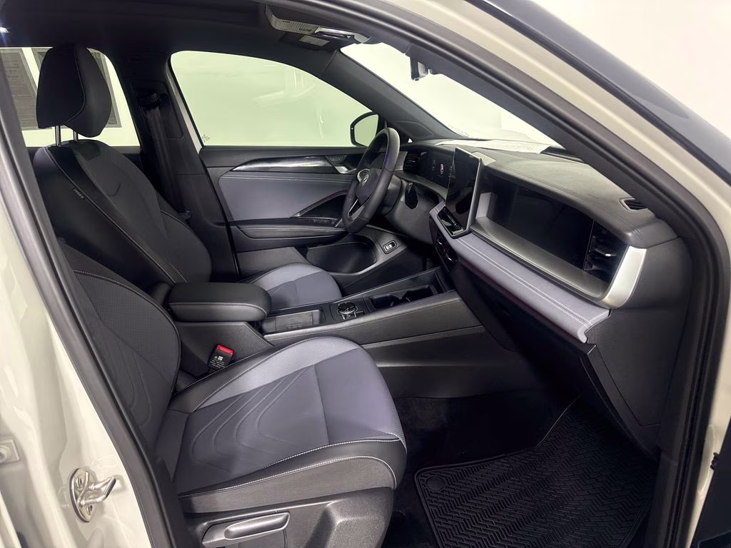 2026 Beige Volkswagen Tiguan 2.0T SE R-Line Black FWD SUV