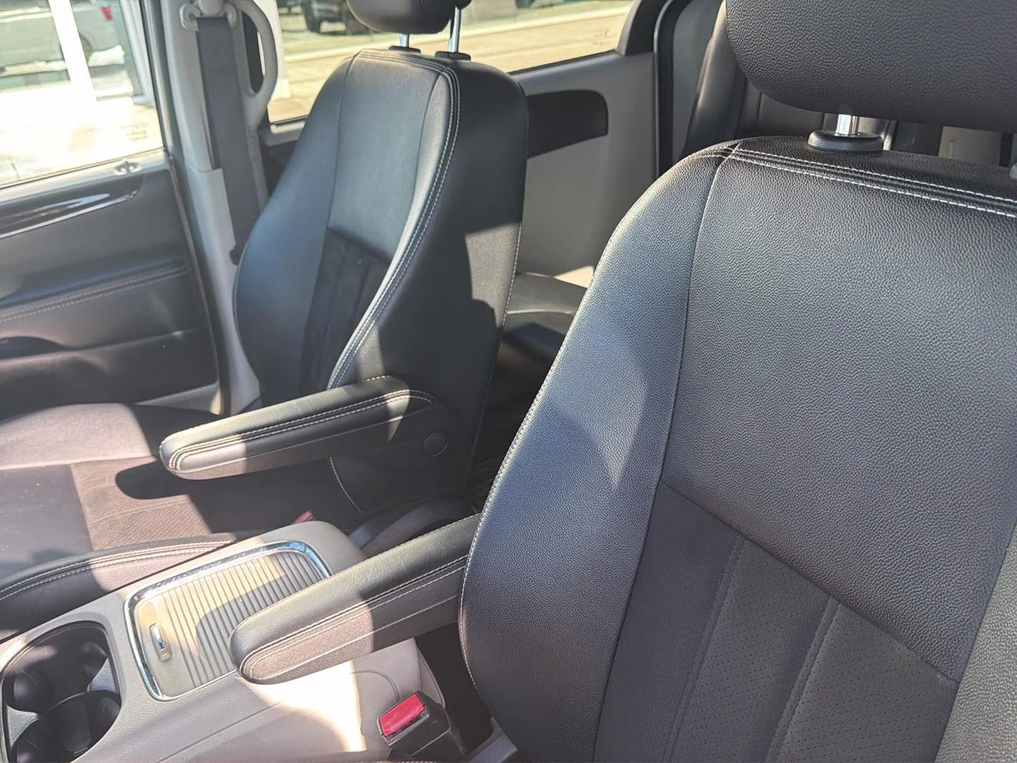 2020 White Knuckle Clearcoat Dodge Grand Caravan SXT FWD Van