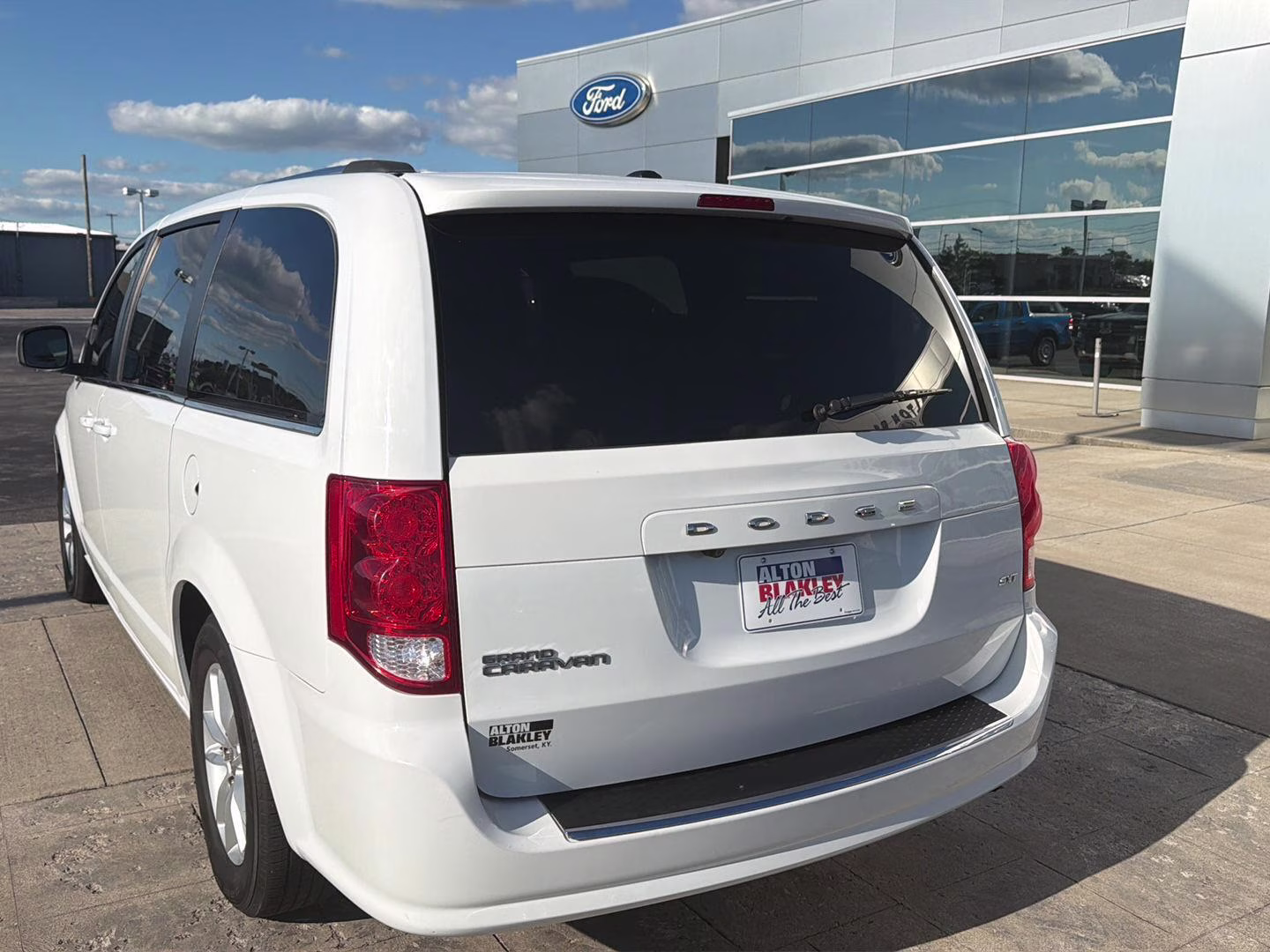 2020 White Knuckle Clearcoat Dodge Grand Caravan SXT FWD Van