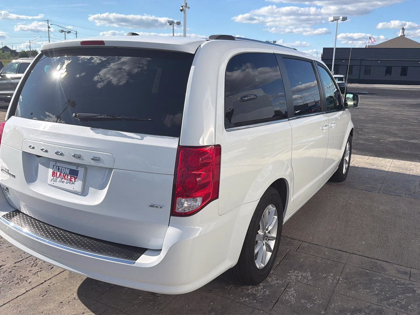 2020 White Knuckle Clearcoat Dodge Grand Caravan SXT FWD Van