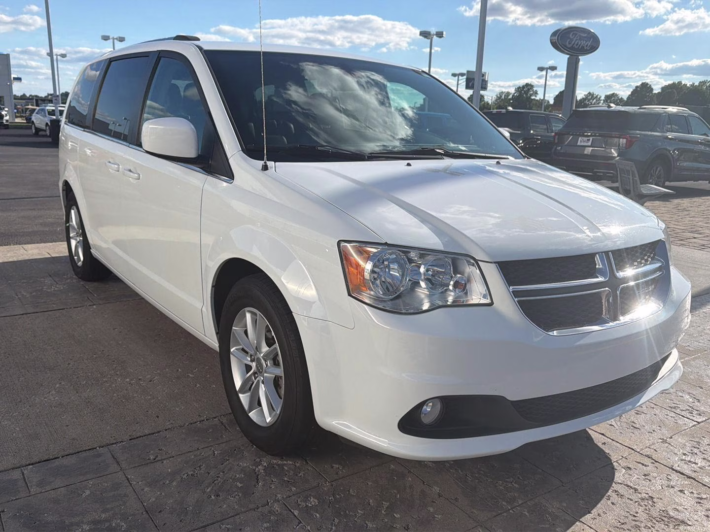 2020 White Knuckle Clearcoat Dodge Grand Caravan SXT FWD Van