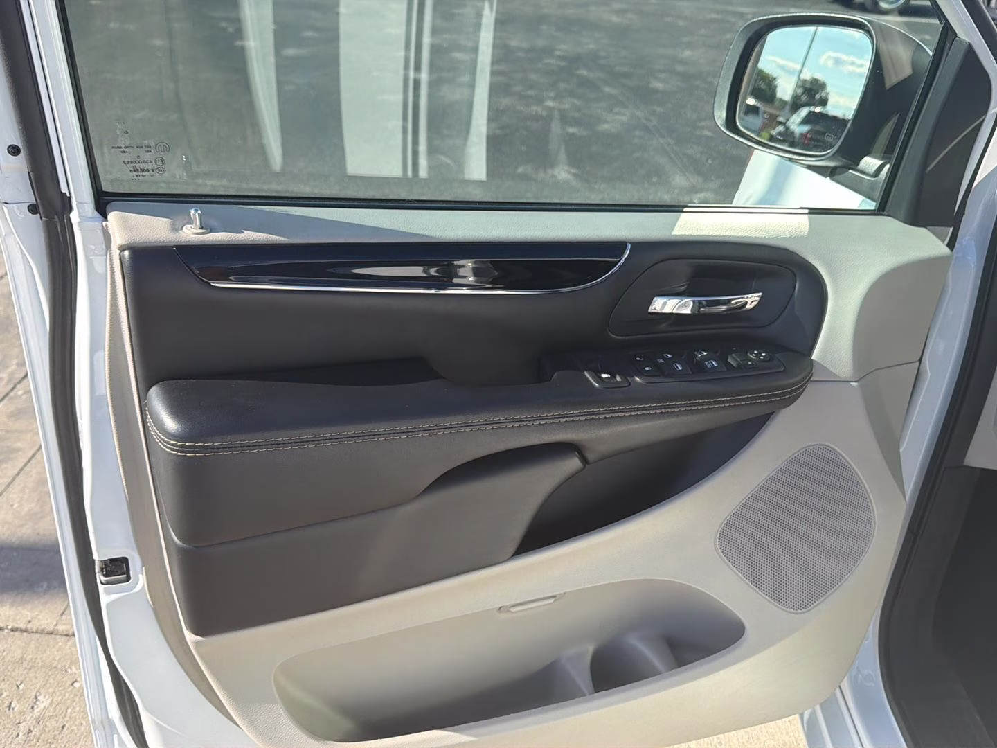2020 White Knuckle Clearcoat Dodge Grand Caravan SXT FWD Van