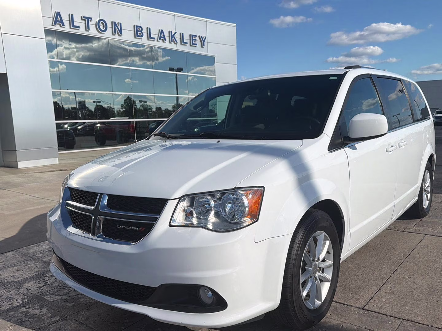 2020 White Knuckle Clearcoat Dodge Grand Caravan SXT FWD Van