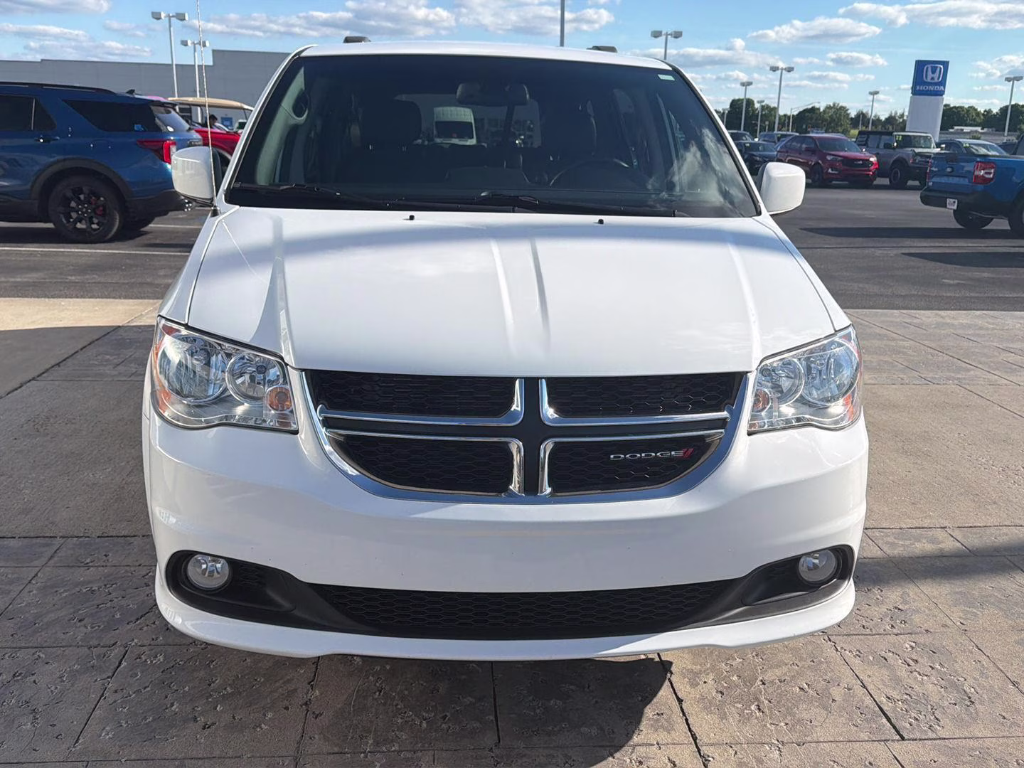 2020 White Knuckle Clearcoat Dodge Grand Caravan SXT FWD Van