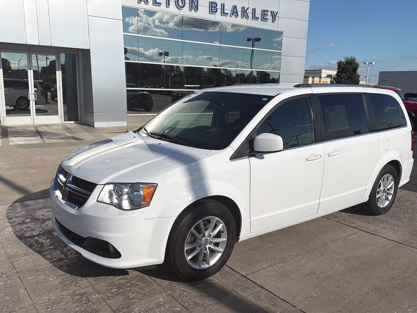 2020 White Knuckle Clearcoat Dodge Grand Caravan SXT FWD Van