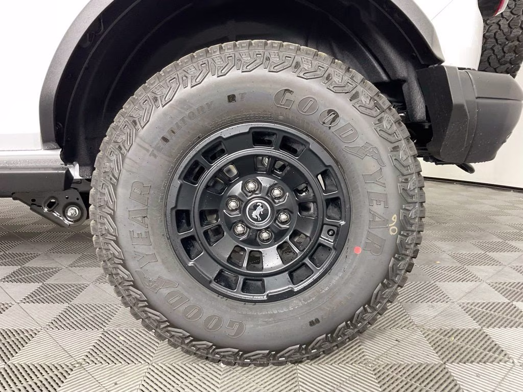 2026 Oxford White Ford Bronco Badlands 4X4 SUV
