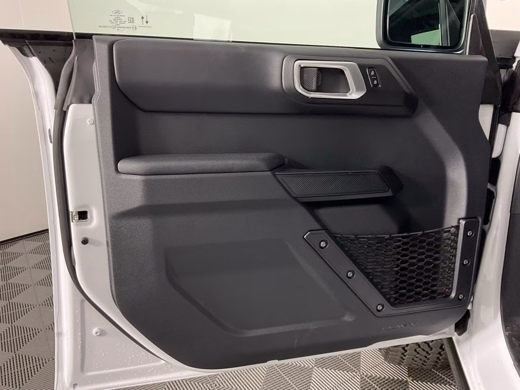 2026 Oxford White Ford Bronco Badlands 4X4 SUV