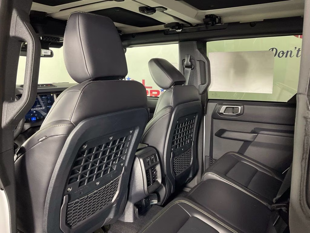 2026 Oxford White Ford Bronco Badlands 4X4 SUV