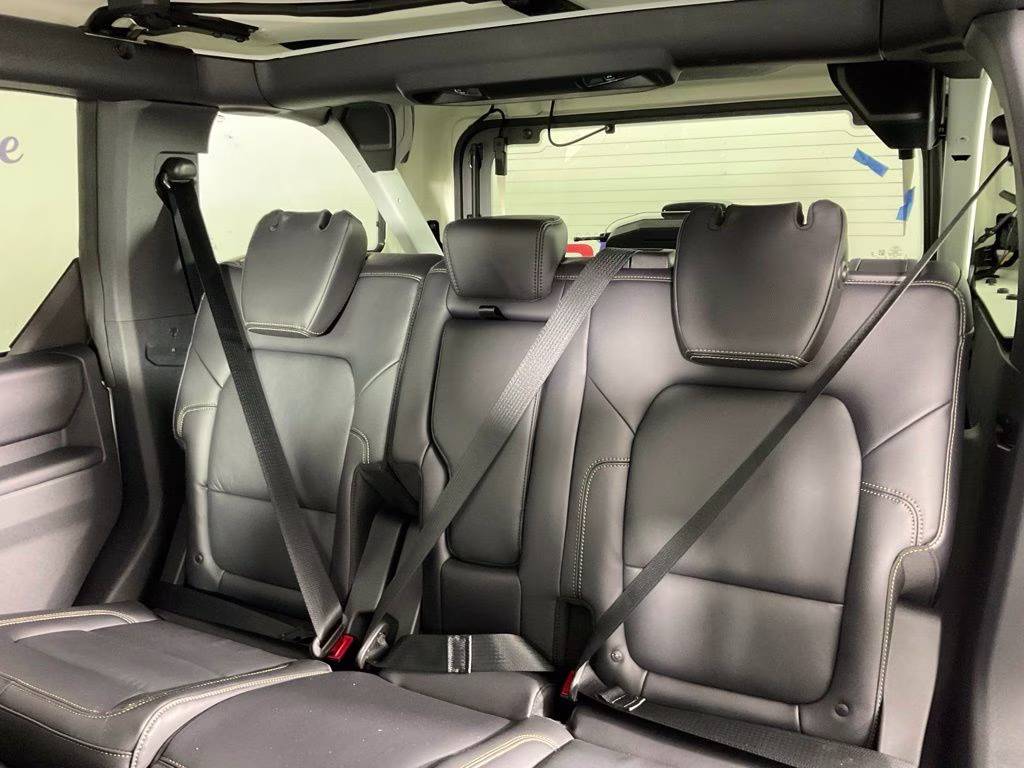 2026 Oxford White Ford Bronco Badlands 4X4 SUV