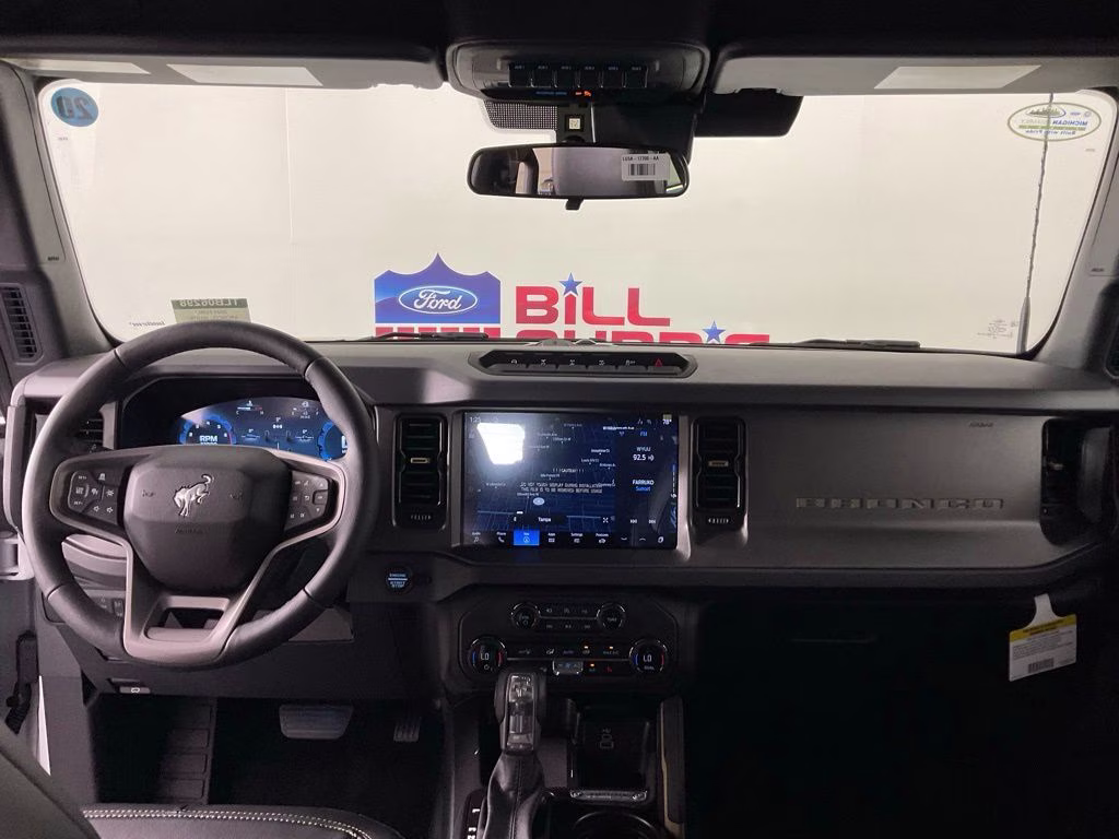 2026 Oxford White Ford Bronco Badlands 4X4 SUV