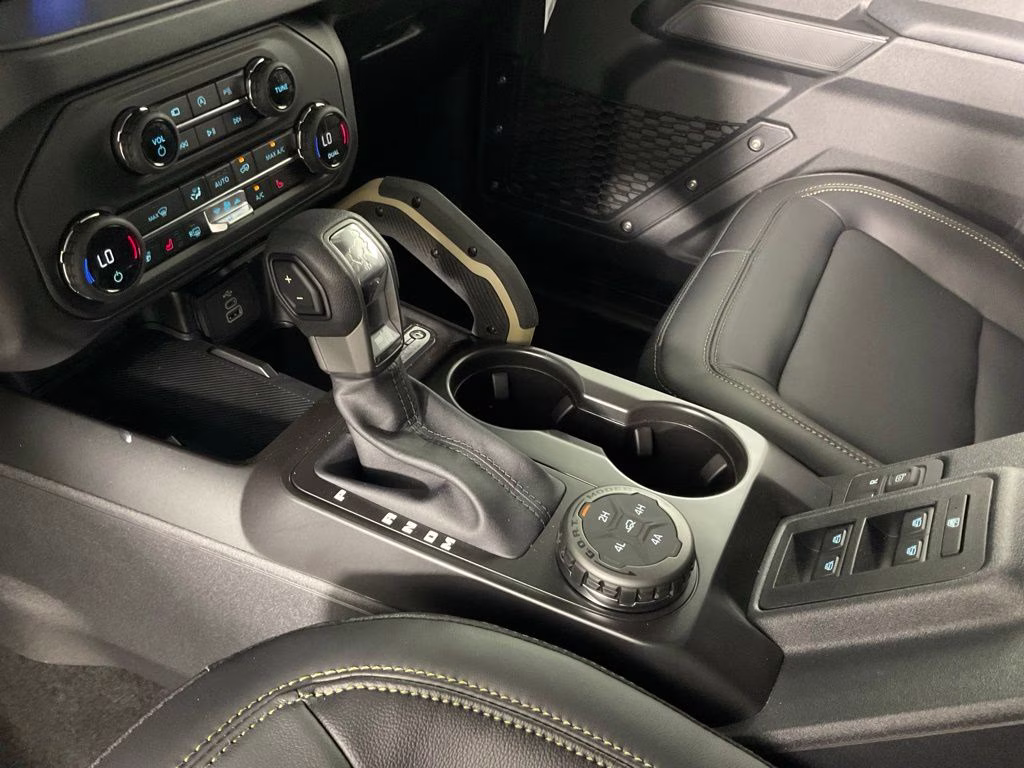 2026 Oxford White Ford Bronco Badlands 4X4 SUV