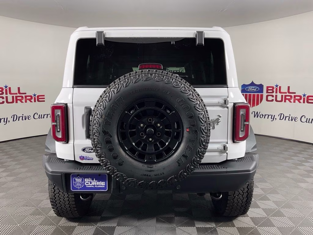 2026 Oxford White Ford Bronco Badlands 4X4 SUV