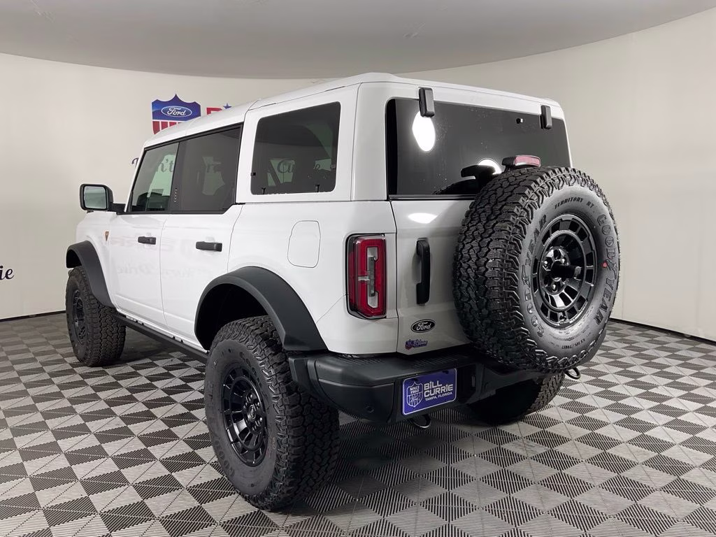 2026 Oxford White Ford Bronco Badlands 4X4 SUV