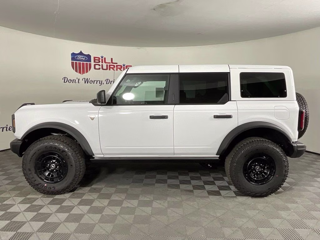2026 Oxford White Ford Bronco Badlands 4X4 SUV