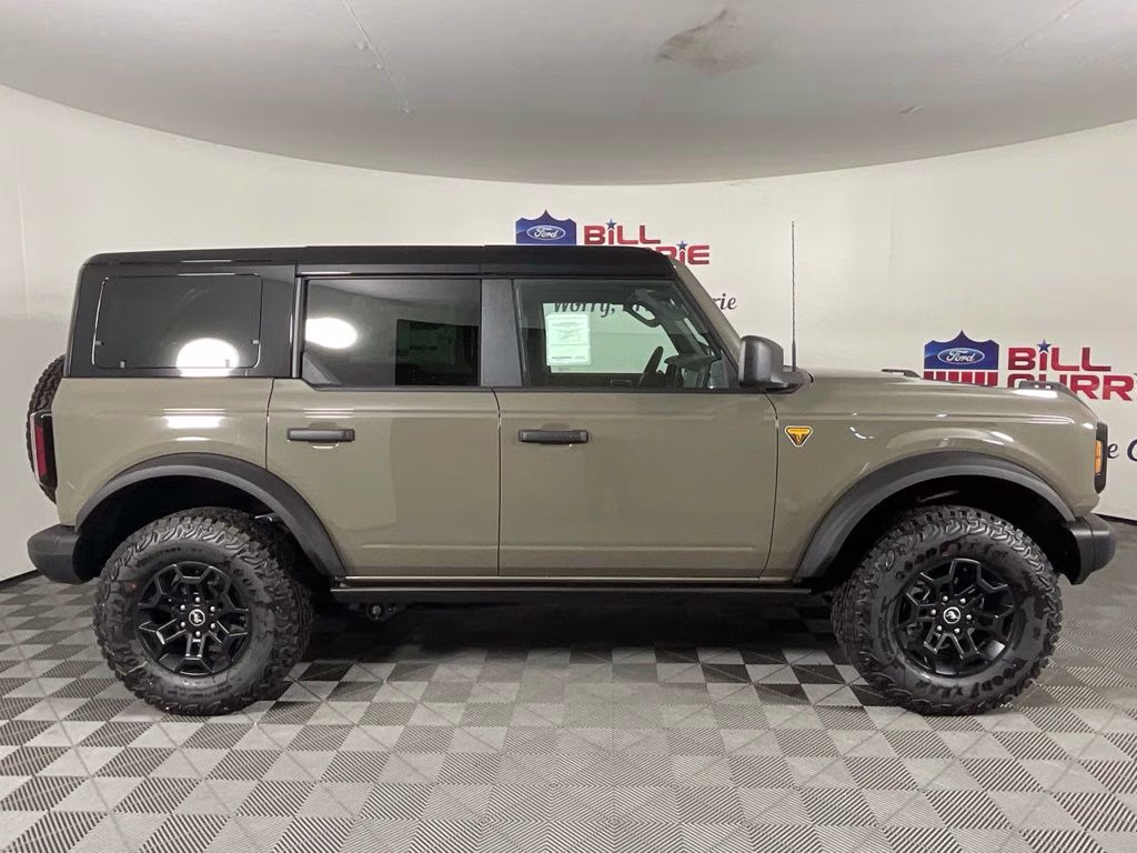 2026 Gray Ford Bronco Badlands 4X4 SUV