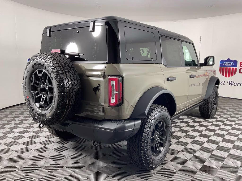 2026 Gray Ford Bronco Badlands 4X4 SUV