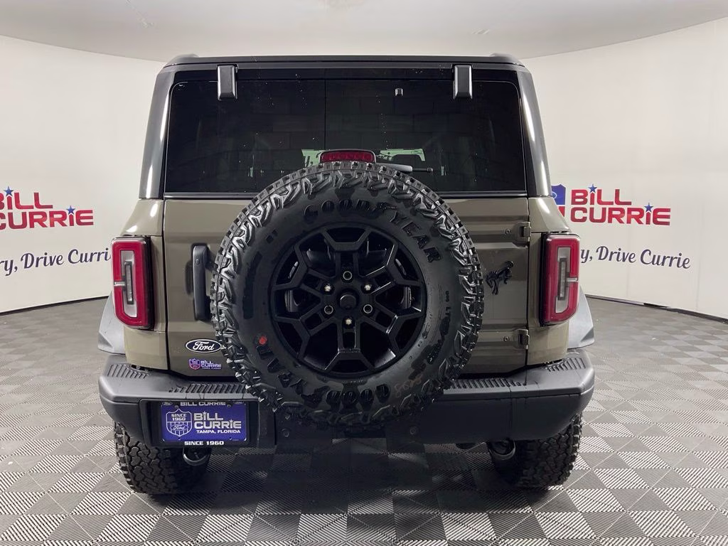 2026 Gray Ford Bronco Badlands 4X4 SUV