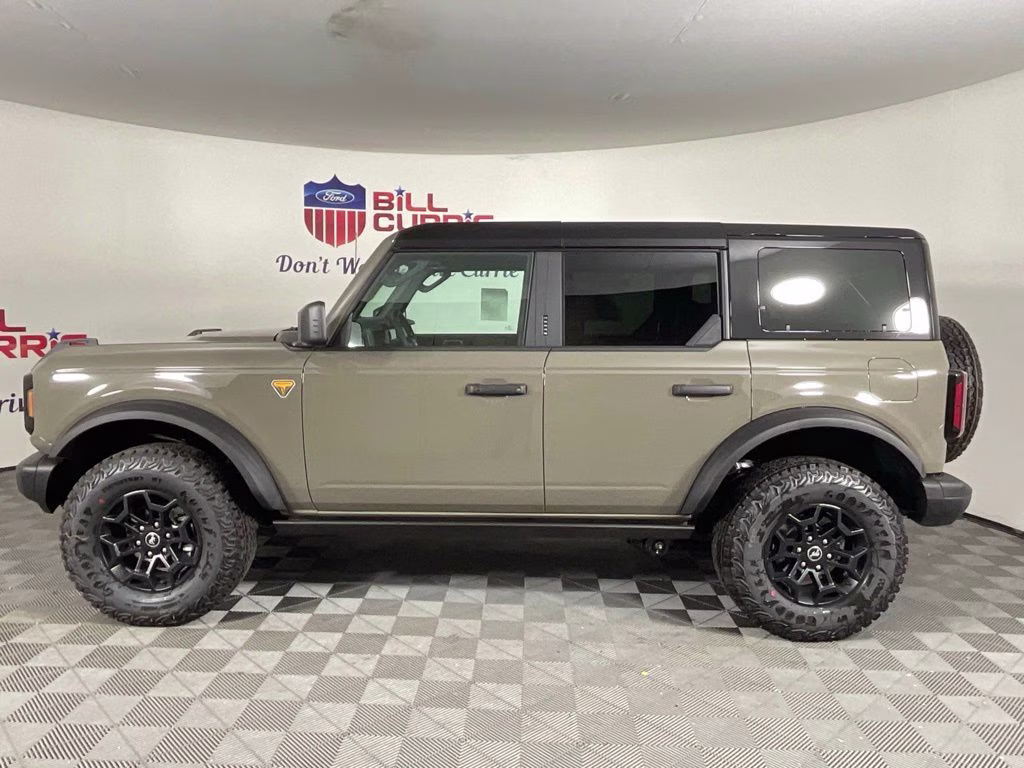 2026 Gray Ford Bronco Badlands 4X4 SUV