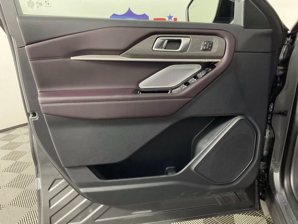 2026 Gray Metallic Ford Explorer Platinum RWD SUV