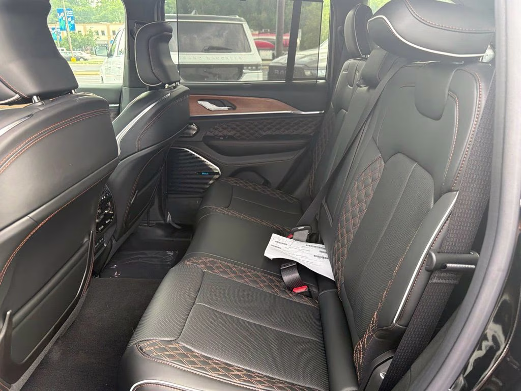 2026 Diamond Black Crystal Pearlcoat Jeep Grand Cherokee Summit 4X4 SUV