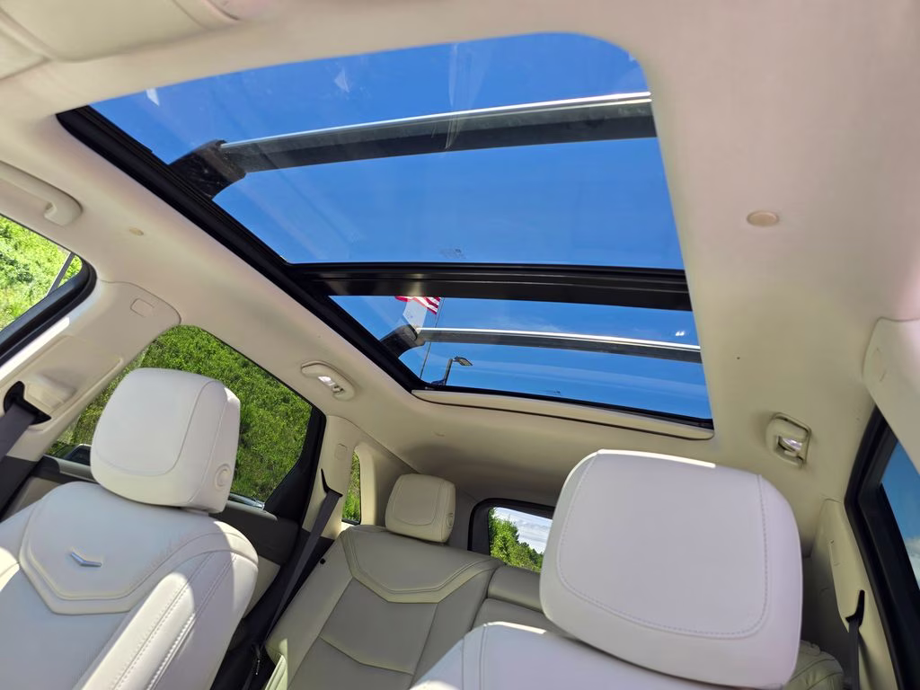 2019 Stellar Black Metallic Cadillac XT5 Luxury FWD SUV
