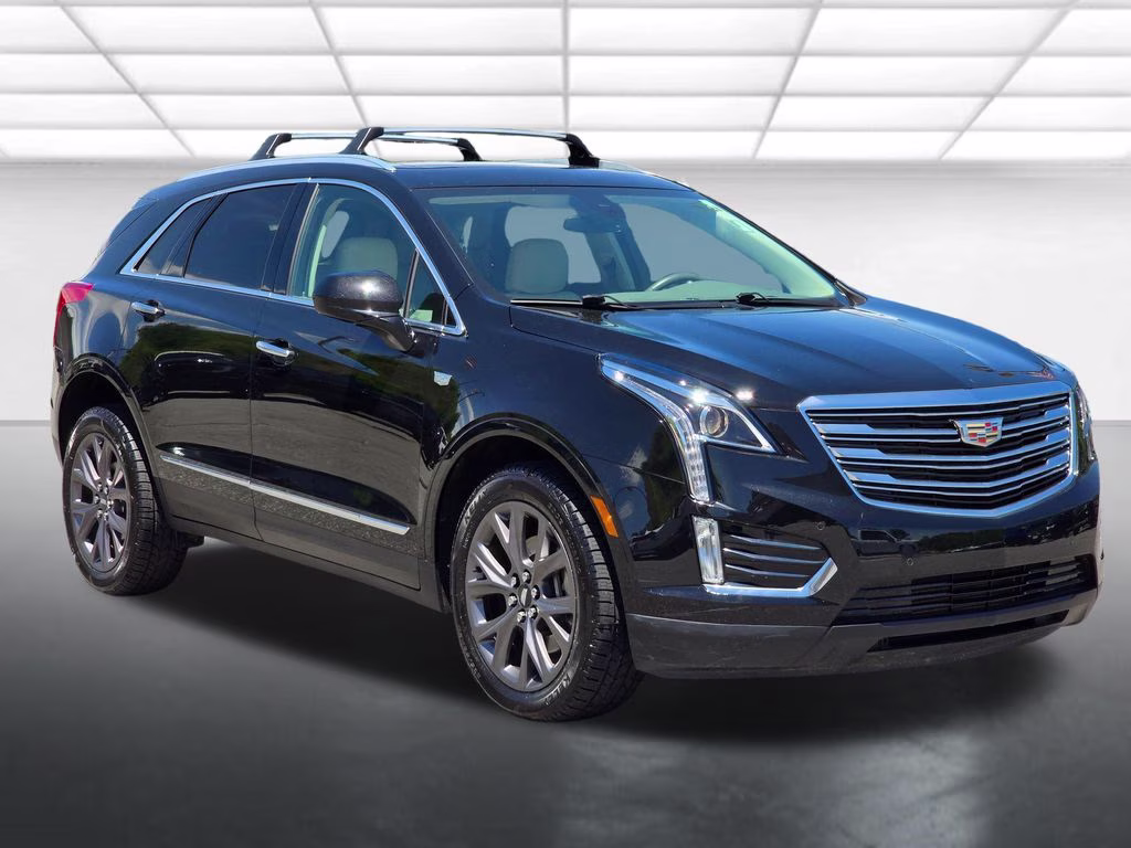 2019 Stellar Black Metallic Cadillac XT5 Luxury FWD SUV