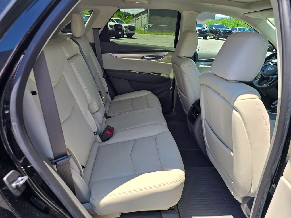 2019 Stellar Black Metallic Cadillac XT5 Luxury FWD SUV